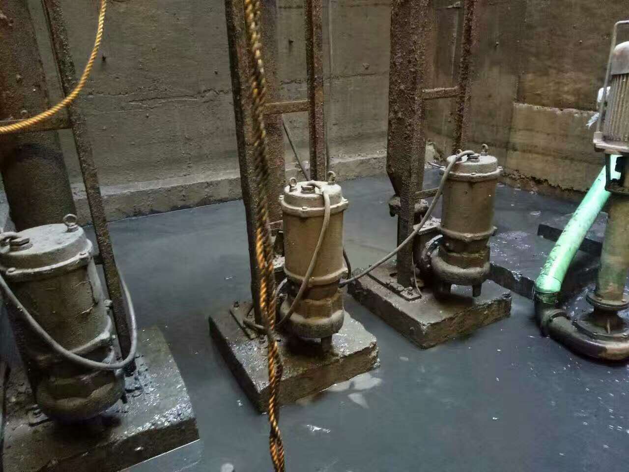 留坝污水池清理